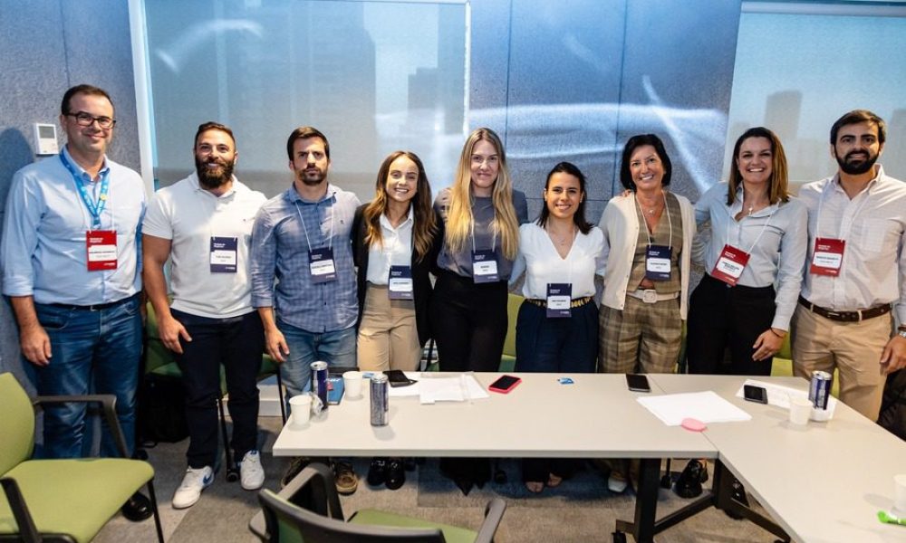 Encontro de fornecedores e representantes de construtoras durante Rodada de Negócios